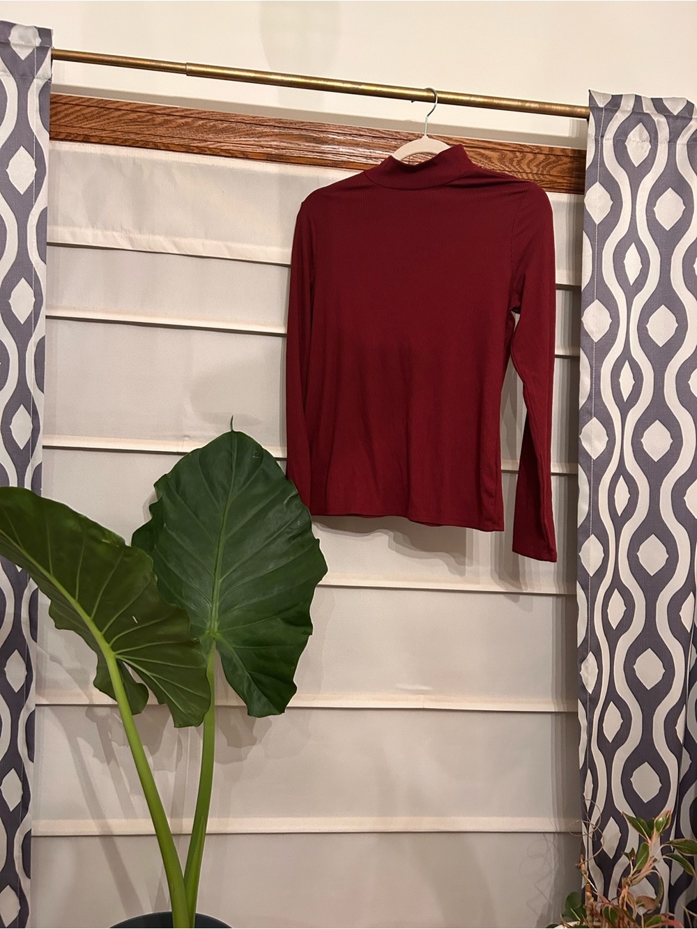 No boundaries ribbed Long-Sleeve Mock Neck Top - Burgundy
